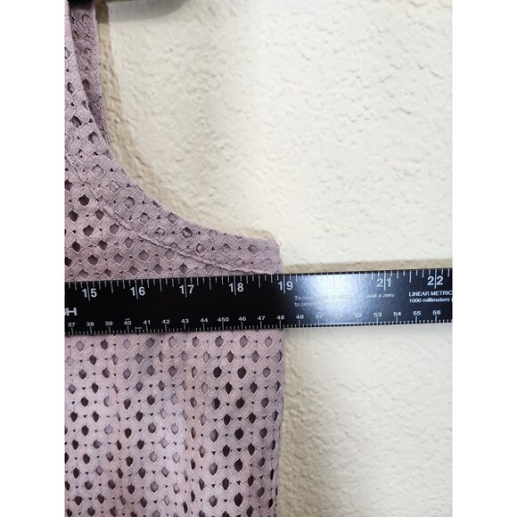 a.n.a Top Women's L Large Mauve Purple Eyelet Lace Peplum Sleeveless Blouse Boho - Picture 4 of 7